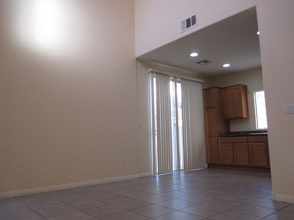 3rd image of 7561 Holiday Hills St