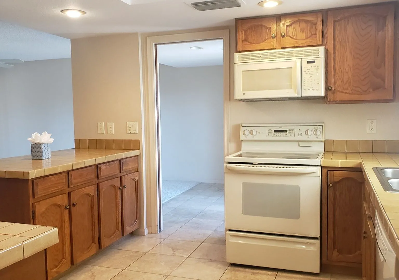 Unfurnished Great Single Faimly Home. — Photo 2