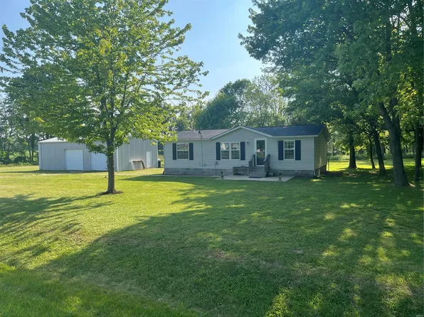 175 Lakeview Dr, Carlyle, IL 62231