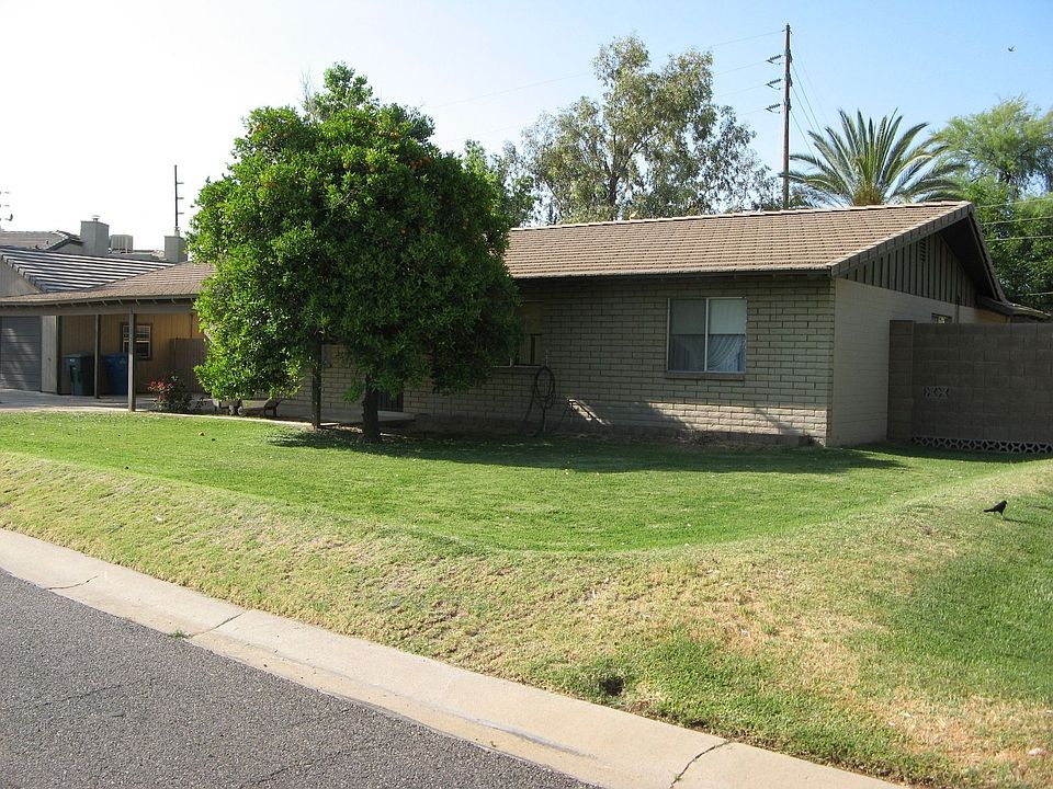 Wonderful Family Home in Desirable Neighborhood, Private & Close to Everything