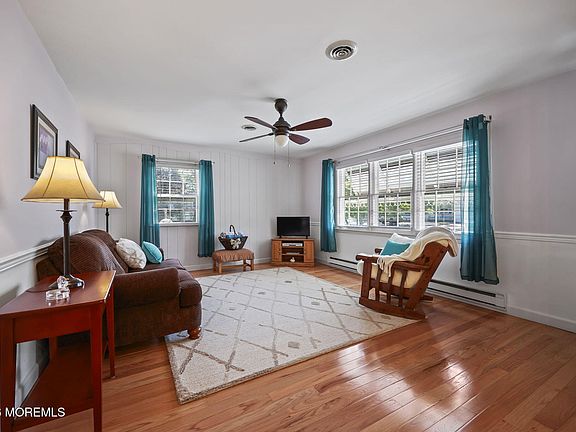 3rd image of 23 Basset Drive