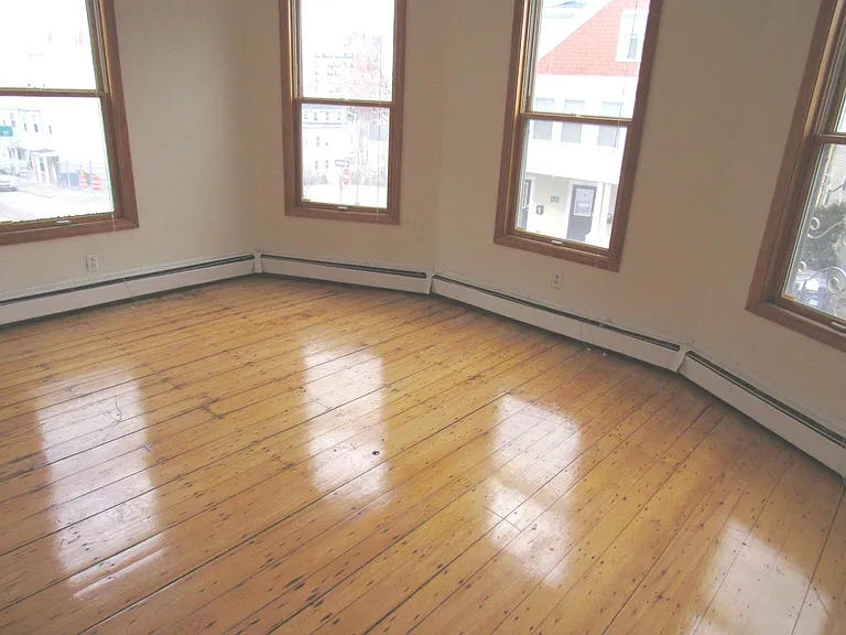 living room (empty)