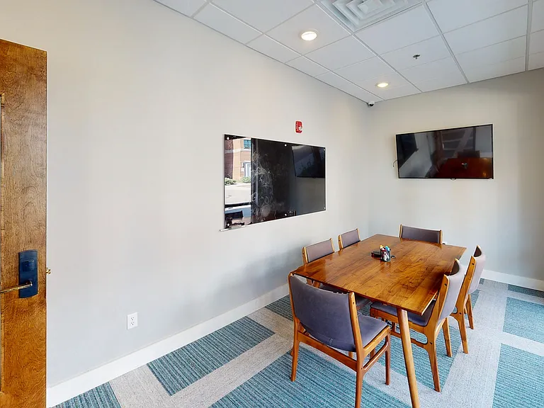 The-Quarters-Bloomington-Clubhouse-Study-Lounge-1