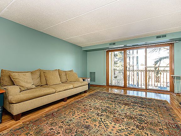 4th image of 6440 W Devon Ave APT 205