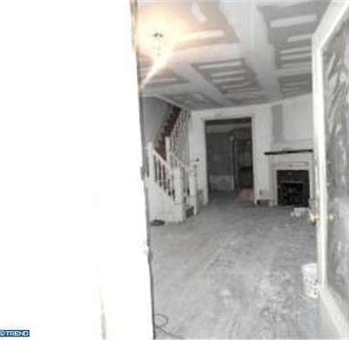 3rd image of 1046 E Chelten Ave