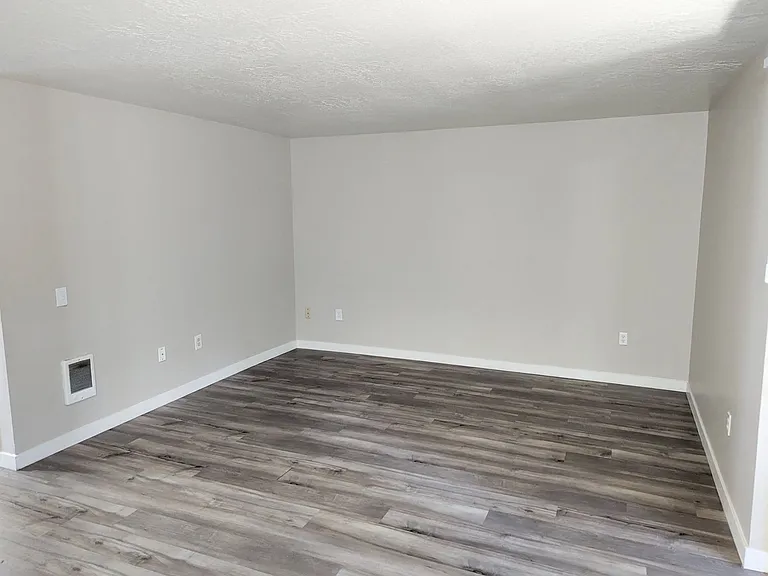 Silverwood Apartments — Photo 6