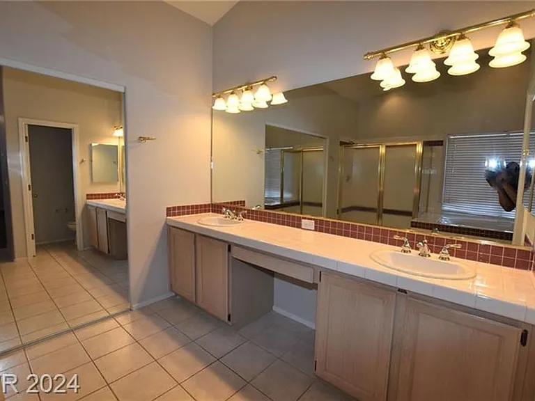 2111 Fountain Springs Dr — Photo 16