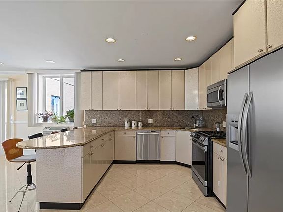 5th image of 105 Kings Hwy Unit Ph6c