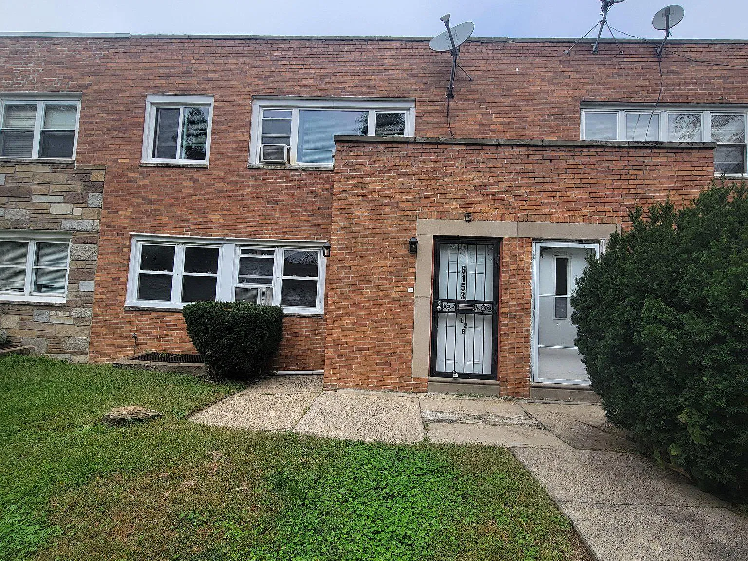 2 bed, 1.0 bath, 2086 sqft, $1,650 — Photo 1