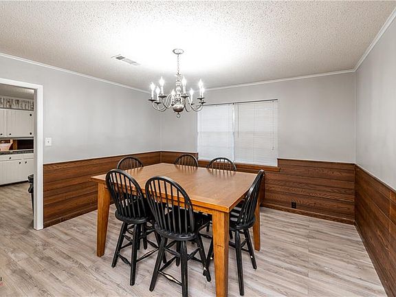 5th image of 8 Pine Terrace Dr