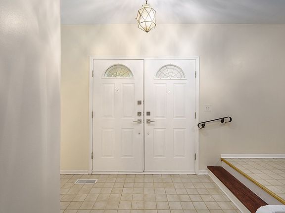 5th image of 2377 Williamstown Ct