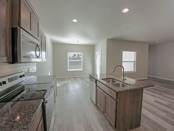 5th image of 735 Shadowleaf Ave