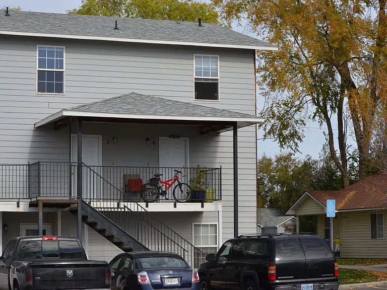 82 Sunset Dr — Photo 3