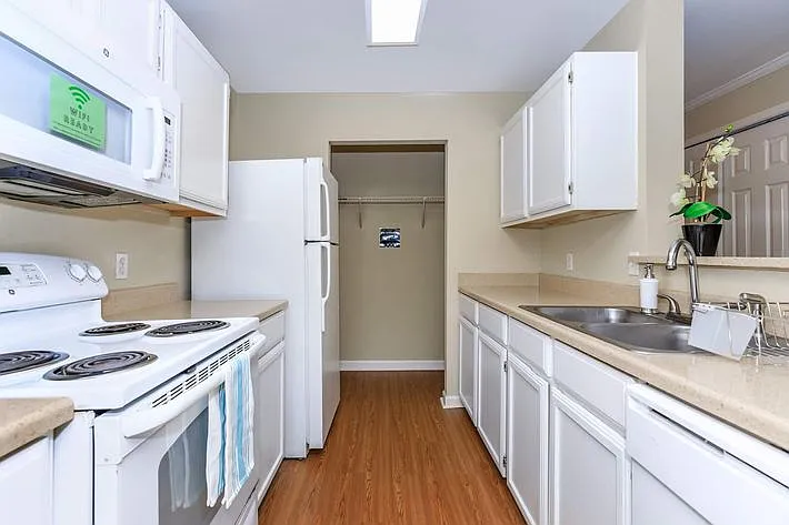 Azalea Place — Photo 11