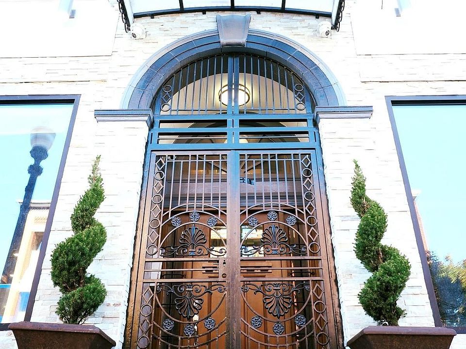 1st image of 662 Bleecker St #1