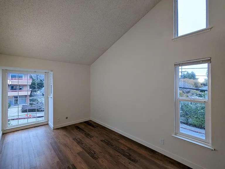 Oxford-Cedar Apartments — Photo 21