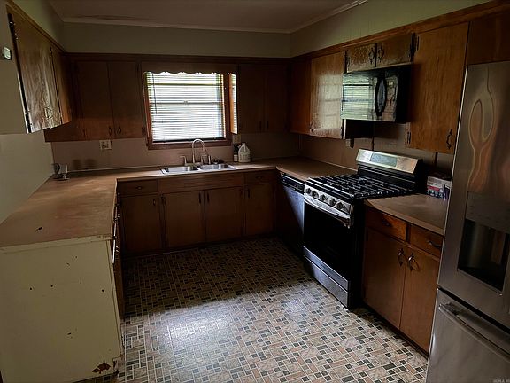 2nd image of 2410 Sheraton Park Dr