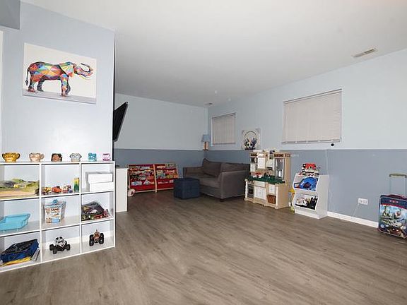 5th image of 920 E Millstone Dr