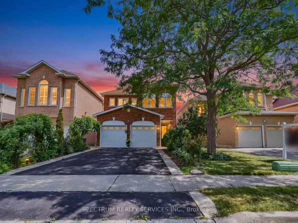 8 Sweet Briar Ln, Brampton, ON L6Z 4V3