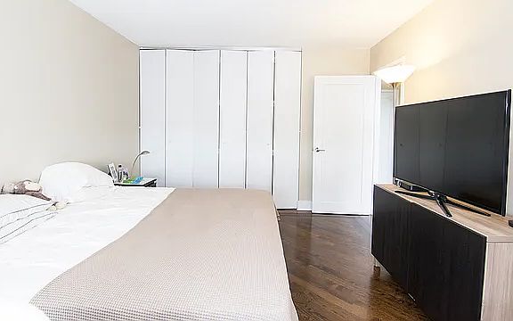 4th image of 2540 Shore Blvd APT 7C