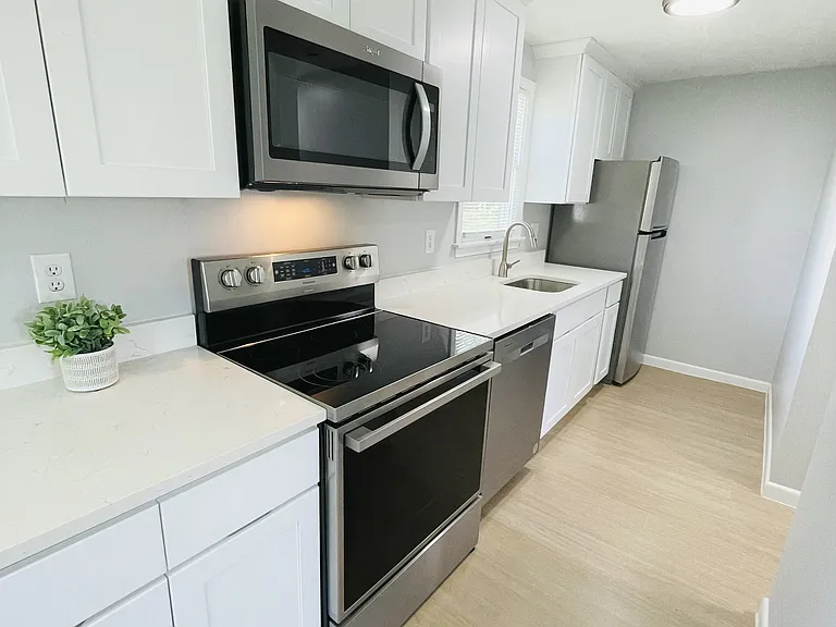 81.5 Maple St #1 — Photo 11