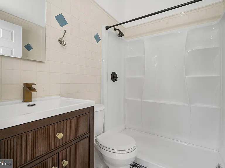 305 Main St #5 — Photo 20