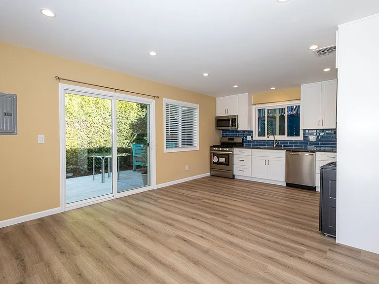 614 S Sycamore Ave — Photo 11