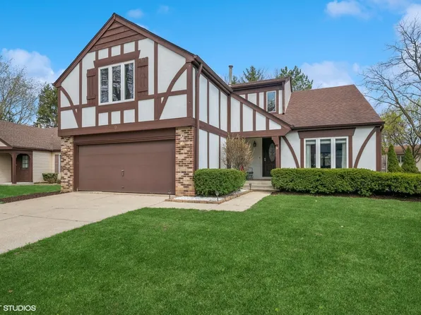 9 Manchester Ln, Vernon Hills, IL 60061