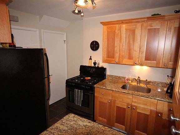 5th image of 1467 W Lane Ave