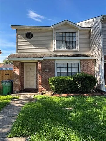2332 Oxford Pl — Photo 2