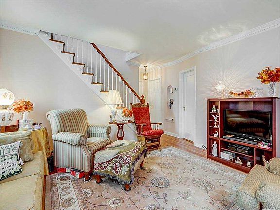 5th image of 70 Delano Ct