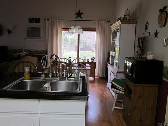5th image of 40 Queen Ann Ct
