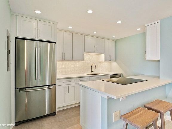 2nd image of 1208 Marine Way APT 201