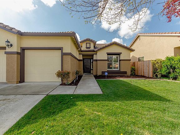 2nd image of 1840 Monterey Pines Dr