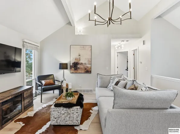 13205 Lillian St, Omaha, NE 68138