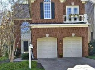 20264 Island View Ct, Sterling, VA 20165