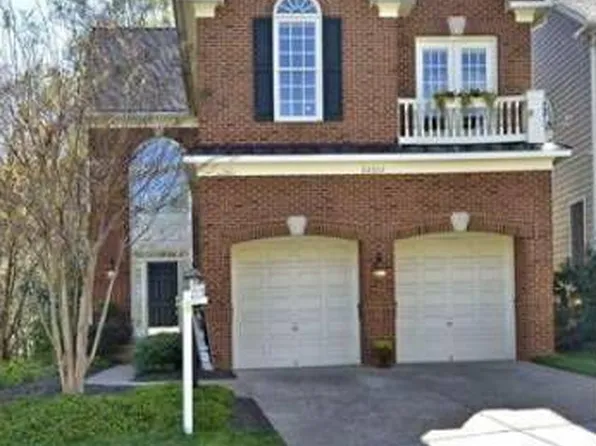 20264 Island View Ct, Sterling, VA 20165