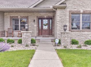 1415 Cross Creek Rd, Mahomet, IL 61853