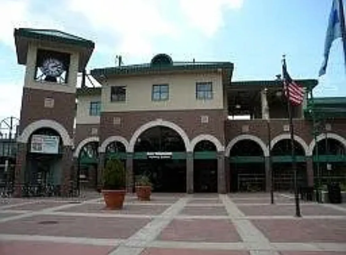 1 bed, 1.5 bath, 1210 sqft, $2,100 — Photo 1