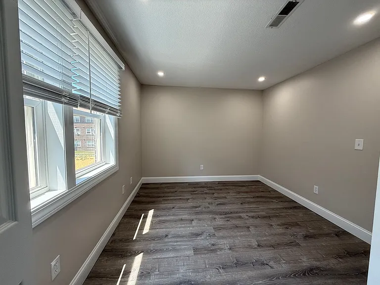 Pondsview Apartments — Photo 97