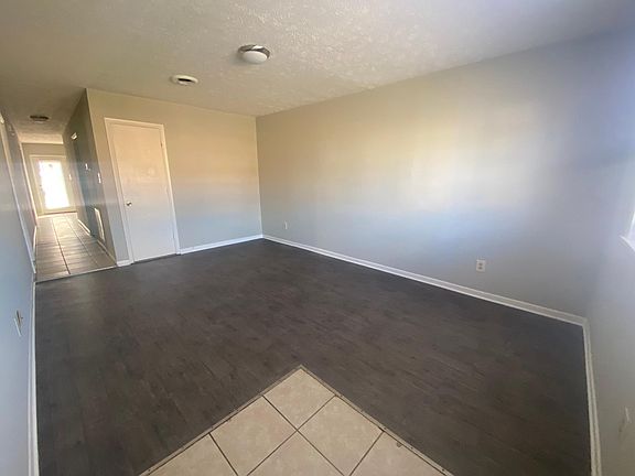 3rd image of 1328 Centre Pkwy