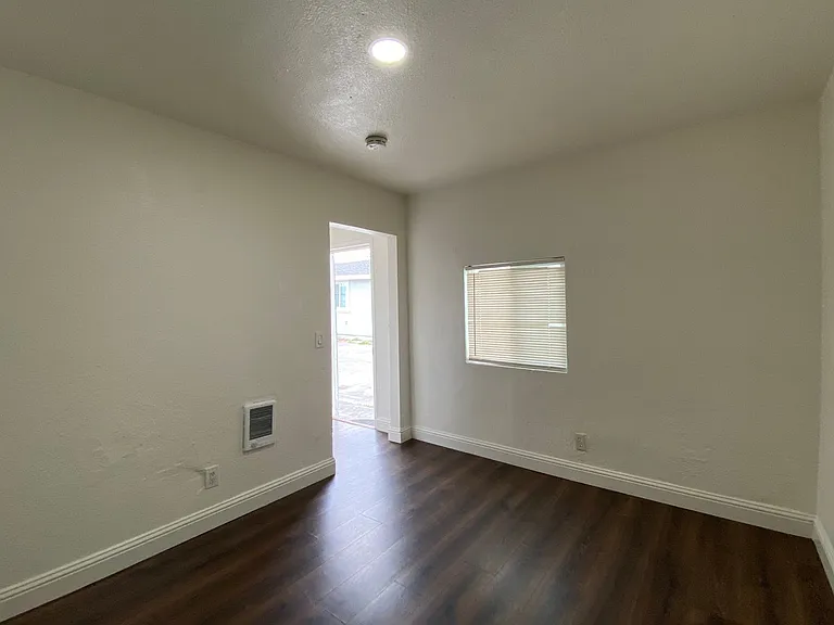 462 Delhi Ave #3 — Photo 10