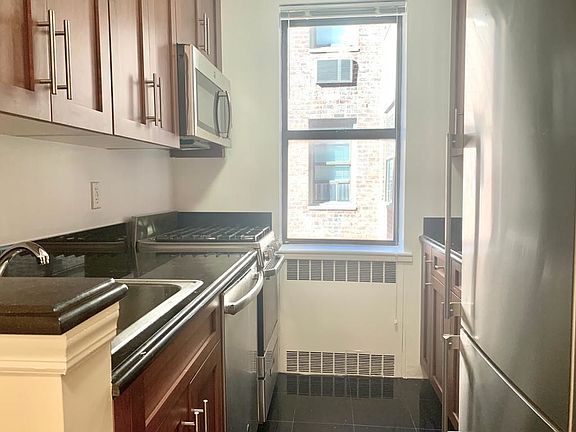 4th image of 1680 York Ave #F5