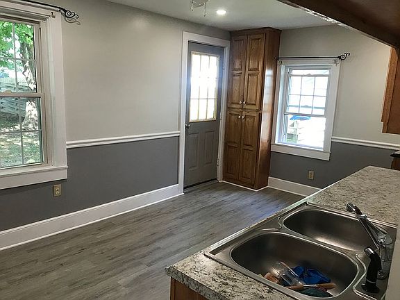 4th image of 214 Dorchester St