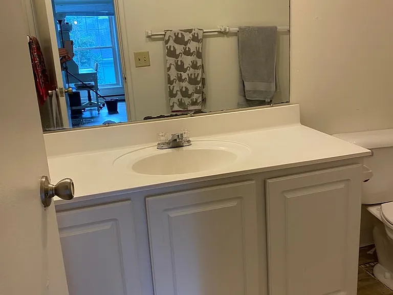 University Park Apartments near Cornell University — Photo 401