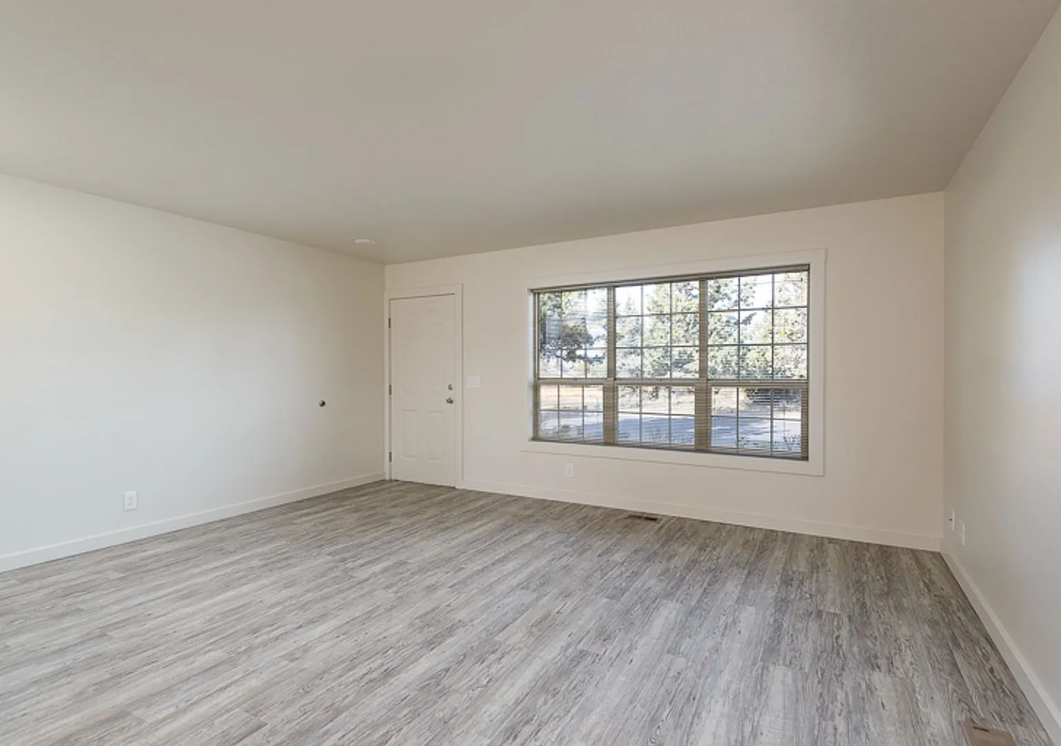 Updated 2 Bed/2.5 Bath Townhome Style Apartment Near St. Charles — Photo 4