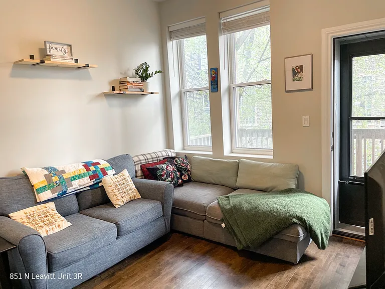 851 N. Leavitt St. — Photo 4