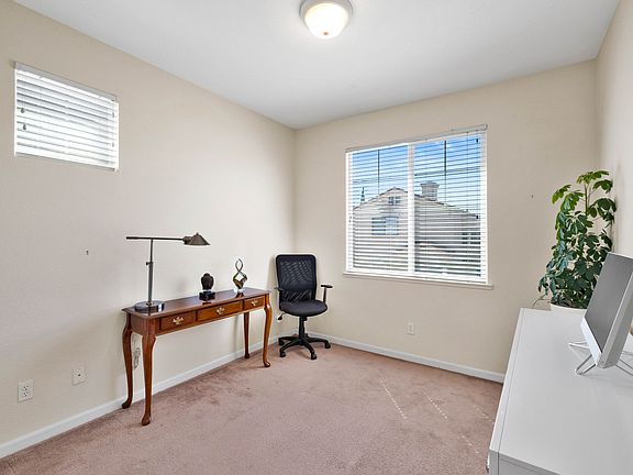 5th image of 355 Foxglove St