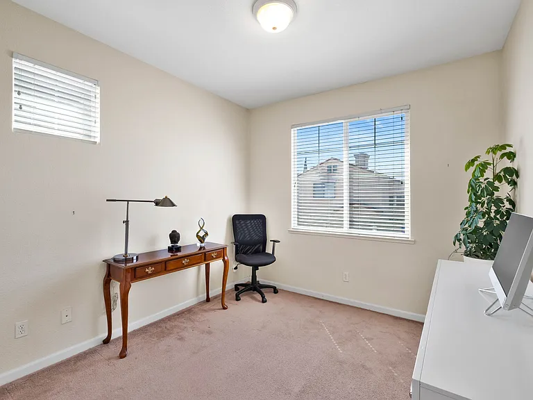 355 Foxglove St — Photo 5