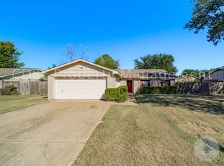 1905 San Saba Ln, Arlington, TX 76006